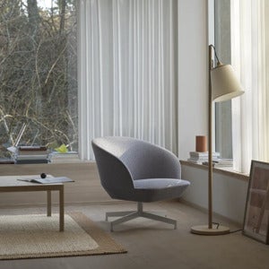 Pull gulvlampe - Eg/Hvid