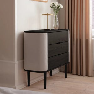 Treasures kommode i sort eg/White Sands